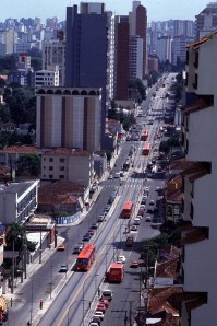 Curitiba Trinary Road Configuration - bairro juvevê_canaleta do expresso biarticulado